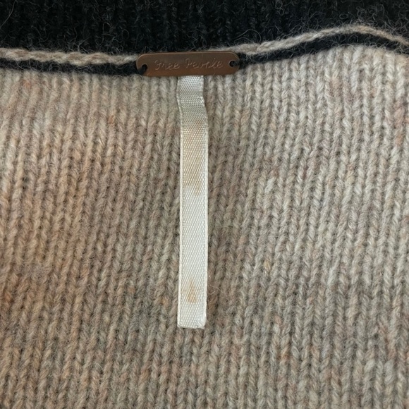 FREE PEOPLE Wool Neutral Color Block Sweater With Pocket & Wide Scoop Neck - Picture 5 of 7